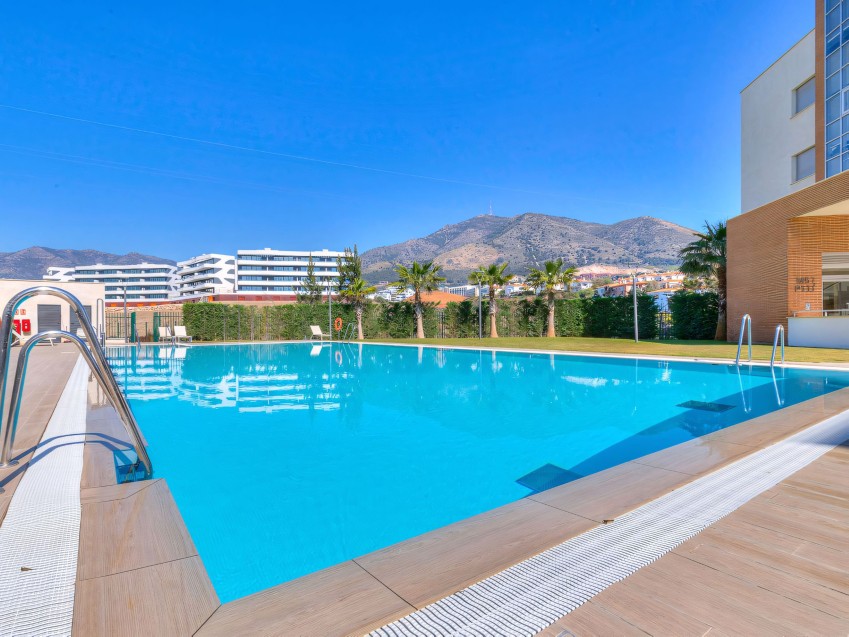 Apartamento de 2 dormitorios con vistas al mar en Panoramica, El Higueron West, Fuengirola